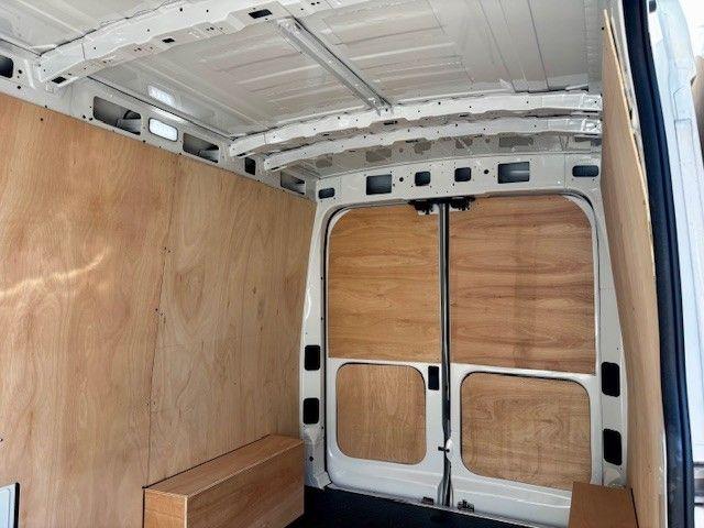 Maxus Deliver 9 image 8